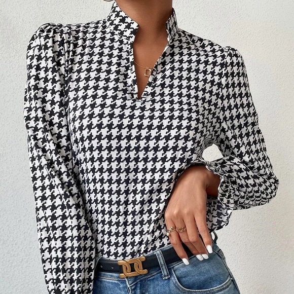 Tops - NWOT Houndstooth Flounce Sleeve Blouse